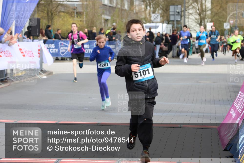 12.04.2026 - 45. Internationalen Wilhelmsburger Insellauf Strokosch-Dieckow http://msf.ph/oto/9476544 12.04.2026 12:56:47 Ziel 4545, 5101, 4261, 4933 meine-sportfotos.de