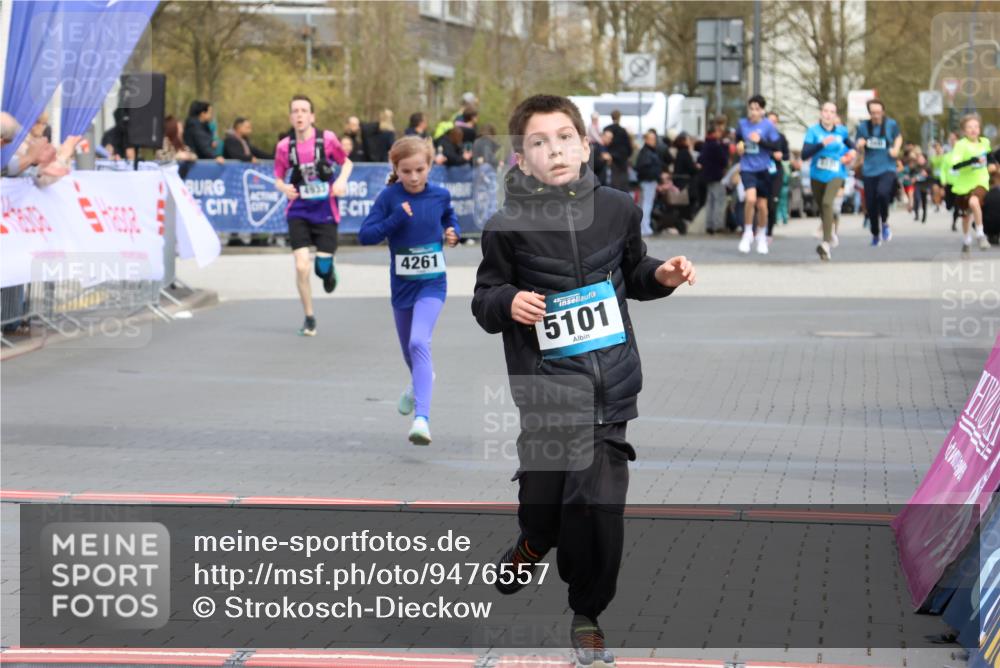 12.04.2026 - 45. Internationalen Wilhelmsburger Insellauf Strokosch-Dieckow http://msf.ph/oto/9476557 12.04.2026 12:56:47 Ziel 4545, 5101, 4261, 4933 meine-sportfotos.de