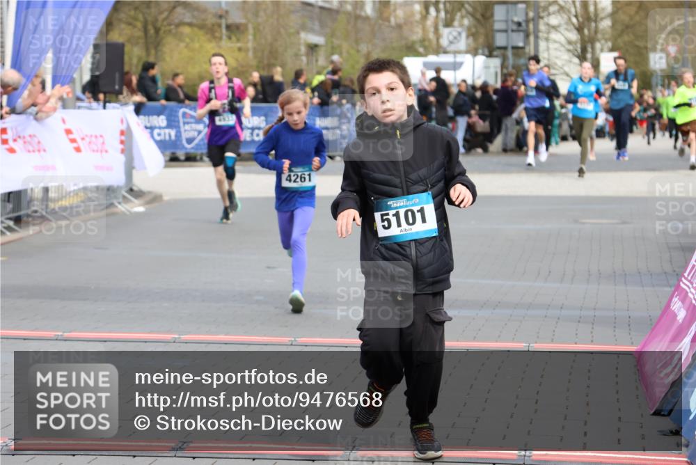 12.04.2026 - 45. Internationalen Wilhelmsburger Insellauf Strokosch-Dieckow http://msf.ph/oto/9476568 12.04.2026 12:56:47 Ziel 4545, 5101, 4261, 4933 meine-sportfotos.de