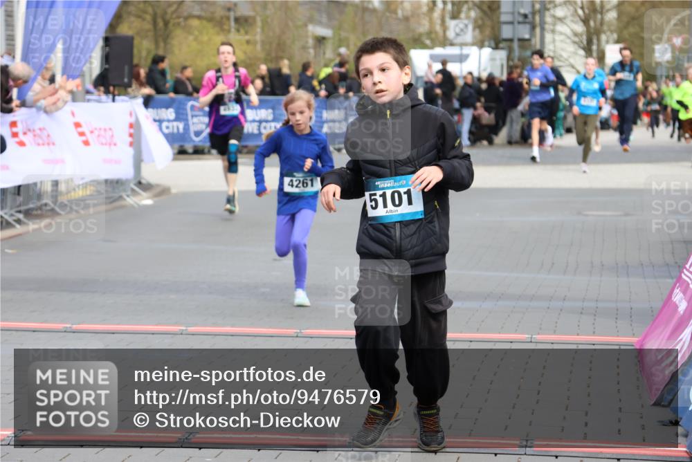 12.04.2026 - 45. Internationalen Wilhelmsburger Insellauf Strokosch-Dieckow http://msf.ph/oto/9476579 12.04.2026 12:56:47 Ziel 4545, 5101, 4261, 4933 meine-sportfotos.de