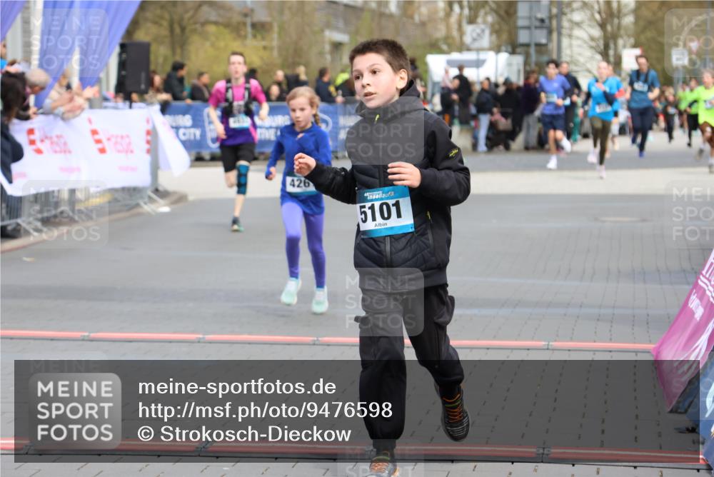 12.04.2026 - 45. Internationalen Wilhelmsburger Insellauf Strokosch-Dieckow http://msf.ph/oto/9476598 12.04.2026 12:56:48 Ziel 4545, 5101, 4261, 4933 meine-sportfotos.de