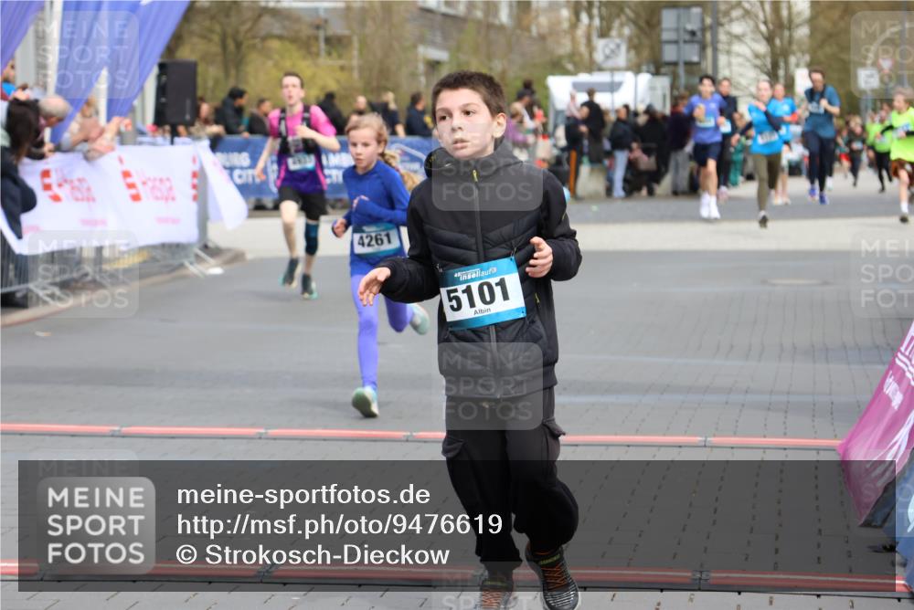 12.04.2026 - 45. Internationalen Wilhelmsburger Insellauf Strokosch-Dieckow http://msf.ph/oto/9476619 12.04.2026 12:56:48 Ziel 4545, 5101, 4261, 4933 meine-sportfotos.de