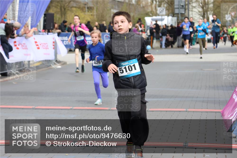 12.04.2026 - 45. Internationalen Wilhelmsburger Insellauf Strokosch-Dieckow http://msf.ph/oto/9476630 12.04.2026 12:56:48 Ziel 4545, 5101, 4261, 4933 meine-sportfotos.de