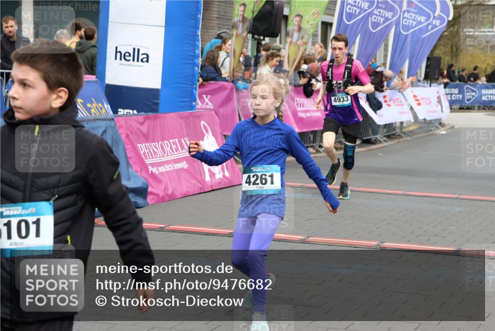 12.04.2026 - 45. Internationalen Wilhelmsburger Insellauf Strokosch-Dieckow http://msf.ph/oto/9476682 12.04.2026 12:56:51 Ziel 4261, 4933, 5131, 5184 meine-sportfotos.de
