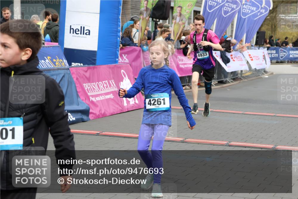 12.04.2026 - 45. Internationalen Wilhelmsburger Insellauf Strokosch-Dieckow http://msf.ph/oto/9476693 12.04.2026 12:56:51 Ziel 4261, 4933, 5131, 5184 meine-sportfotos.de
