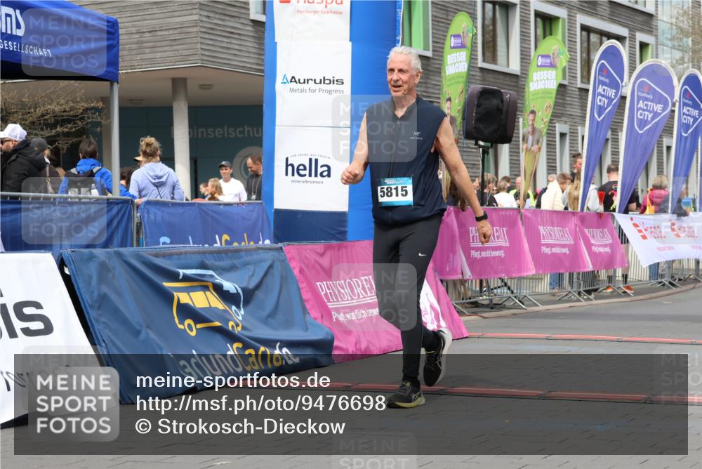 12.04.2026 - 45. Internationalen Wilhelmsburger Insellauf Strokosch-Dieckow http://msf.ph/oto/9476698 12.04.2026 13:31:13 Ziel 4456, 4463, 5815 meine-sportfotos.de