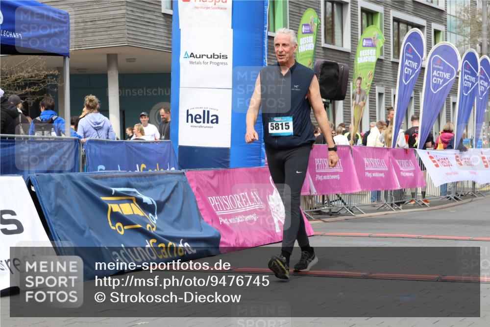 12.04.2026 - 45. Internationalen Wilhelmsburger Insellauf Strokosch-Dieckow http://msf.ph/oto/9476745 12.04.2026 13:31:13 Ziel 4456, 4463, 5815 meine-sportfotos.de