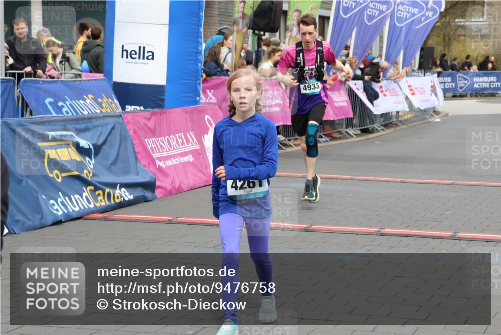 12.04.2026 - 45. Internationalen Wilhelmsburger Insellauf Strokosch-Dieckow http://msf.ph/oto/9476758 12.04.2026 12:56:51 Ziel 4261, 4933, 5131, 5184 meine-sportfotos.de
