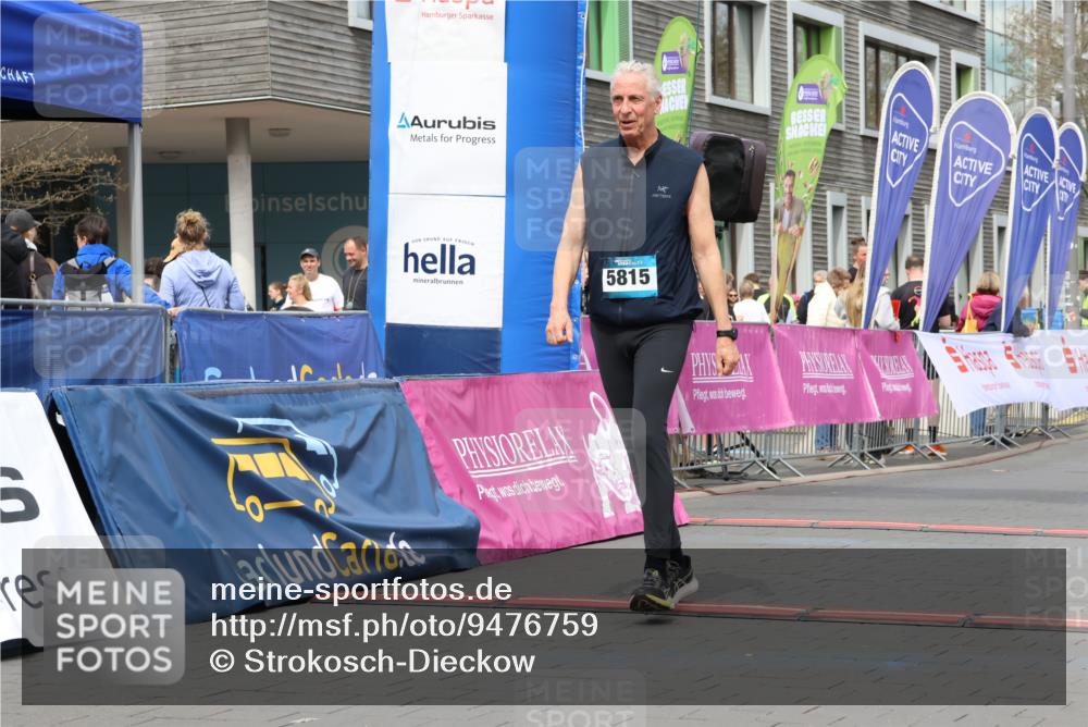 12.04.2026 - 45. Internationalen Wilhelmsburger Insellauf Strokosch-Dieckow http://msf.ph/oto/9476759 12.04.2026 13:31:13 Ziel 4456, 4463, 5815 meine-sportfotos.de