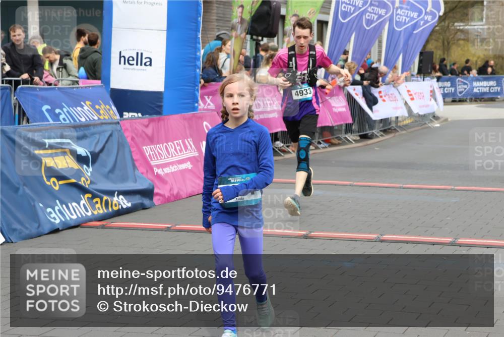 12.04.2026 - 45. Internationalen Wilhelmsburger Insellauf Strokosch-Dieckow http://msf.ph/oto/9476771 12.04.2026 12:56:51 Ziel 4261, 4933, 5131, 5184 meine-sportfotos.de