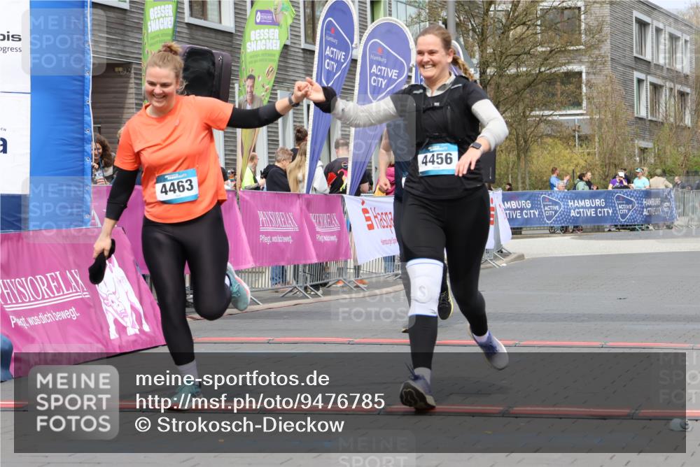 12.04.2026 - 45. Internationalen Wilhelmsburger Insellauf Strokosch-Dieckow http://msf.ph/oto/9476785 12.04.2026 13:31:10 Ziel 4456, 4463, 5815 meine-sportfotos.de