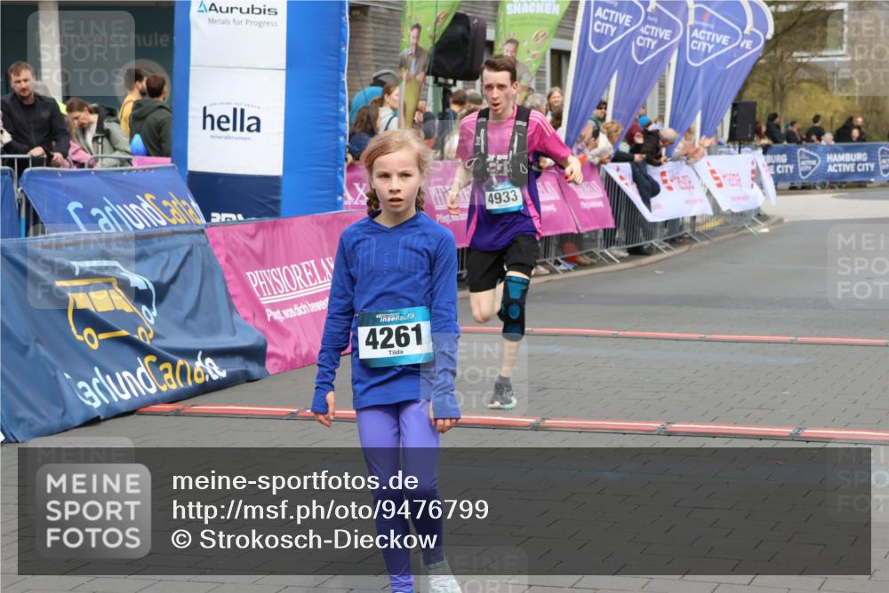 12.04.2026 - 45. Internationalen Wilhelmsburger Insellauf Strokosch-Dieckow http://msf.ph/oto/9476799 12.04.2026 12:56:52 Ziel 4261, 4933, 5131, 5184 meine-sportfotos.de