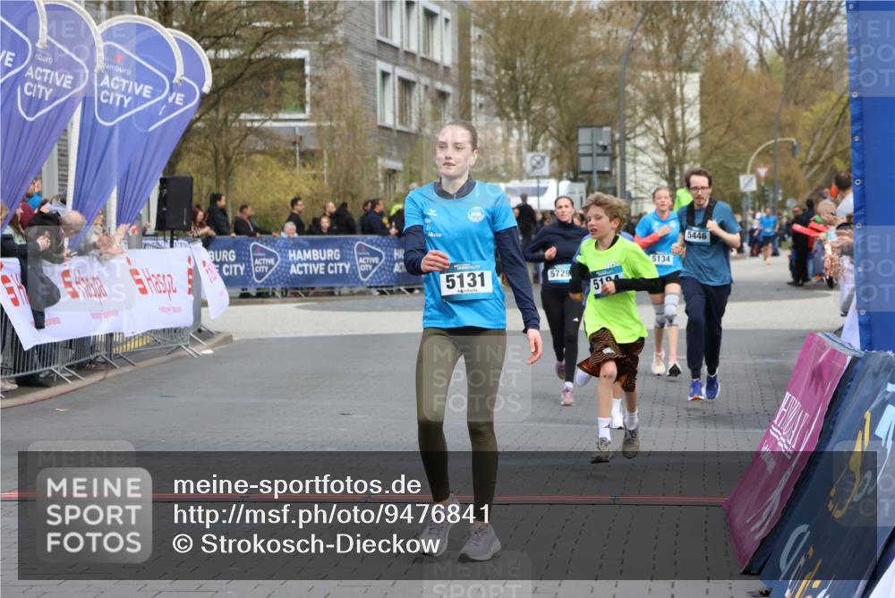 12.04.2026 - 45. Internationalen Wilhelmsburger Insellauf Strokosch-Dieckow http://msf.ph/oto/9476841 12.04.2026 12:56:54 Ziel 4933, 5131, 5184, 5446, 4859, 5729 meine-sportfotos.de