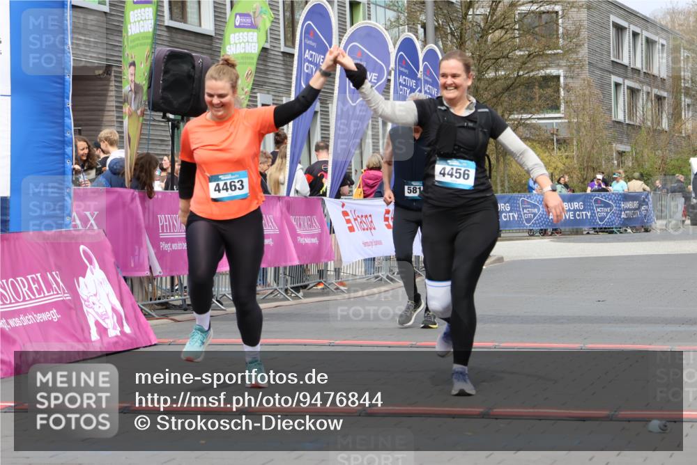 12.04.2026 - 45. Internationalen Wilhelmsburger Insellauf Strokosch-Dieckow http://msf.ph/oto/9476844 12.04.2026 13:31:10 Ziel 4456, 4463, 5815 meine-sportfotos.de