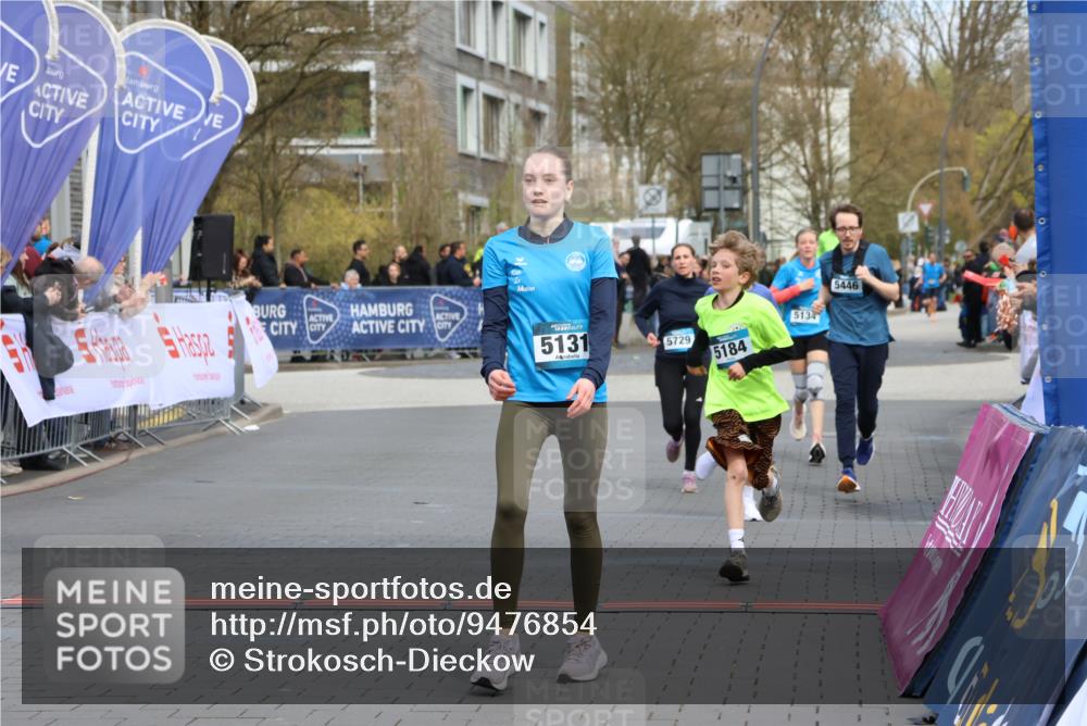 12.04.2026 - 45. Internationalen Wilhelmsburger Insellauf Strokosch-Dieckow http://msf.ph/oto/9476854 12.04.2026 12:56:55 Ziel 4933, 5131, 5184, 5446, 4859, 5729, 5134 meine-sportfotos.de