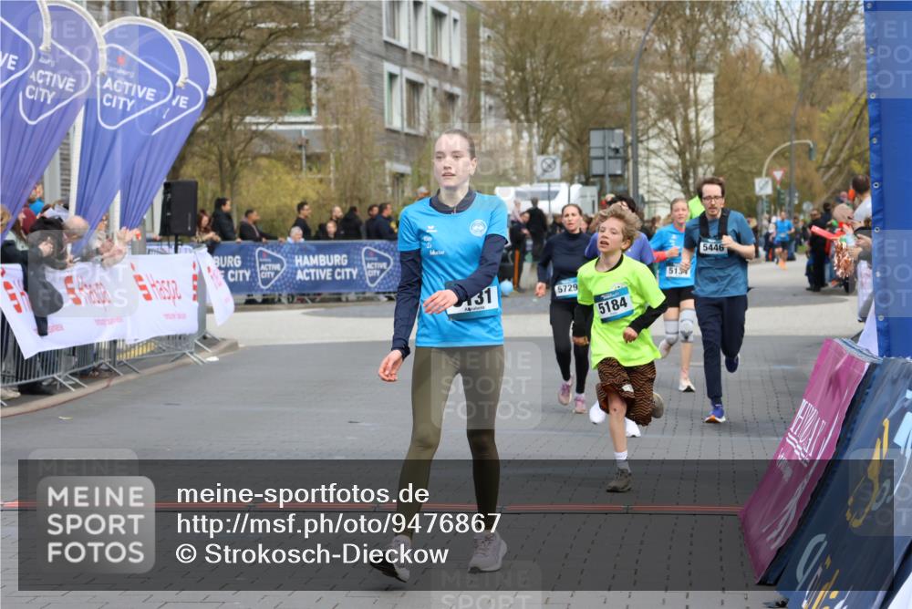 12.04.2026 - 45. Internationalen Wilhelmsburger Insellauf Strokosch-Dieckow http://msf.ph/oto/9476867 12.04.2026 12:56:55 Ziel 4933, 5131, 5184, 5446, 4859, 5729, 5134 meine-sportfotos.de