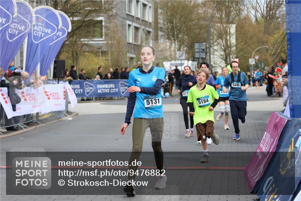 12.04.2026 - 45. Internationalen Wilhelmsburger Insellauf Strokosch-Dieckow http://msf.ph/oto/9476882 12.04.2026 12:56:55 Ziel 4933, 5131, 5184, 5446, 4859, 5729, 5134 meine-sportfotos.de