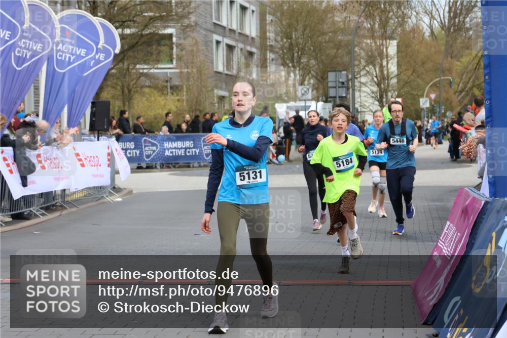 12.04.2026 - 45. Internationalen Wilhelmsburger Insellauf Strokosch-Dieckow http://msf.ph/oto/9476896 12.04.2026 12:56:55 Ziel 4933, 5131, 5184, 5446, 4859, 5729, 5134 meine-sportfotos.de