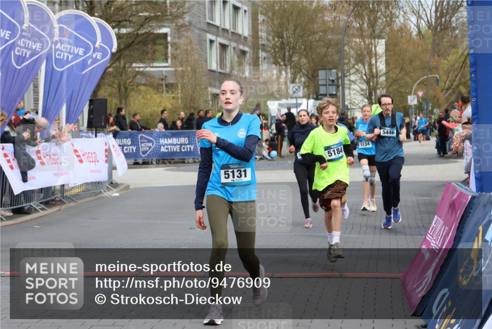 12.04.2026 - 45. Internationalen Wilhelmsburger Insellauf Strokosch-Dieckow http://msf.ph/oto/9476909 12.04.2026 12:56:55 Ziel 4933, 5131, 5184, 5446, 4859, 5729, 5134 meine-sportfotos.de