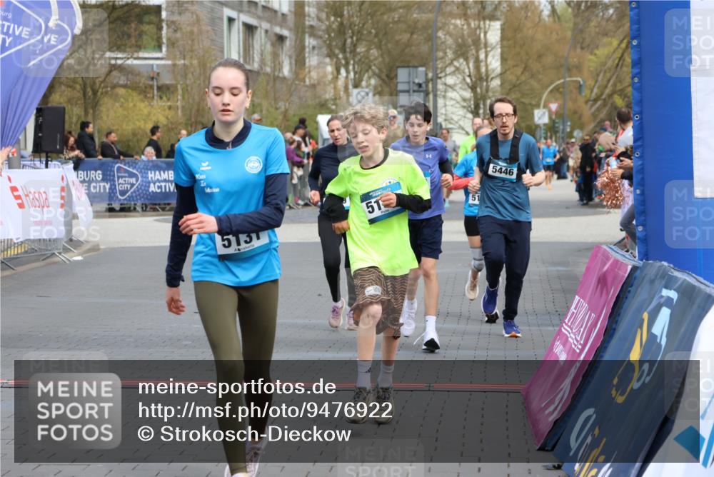 12.04.2026 - 45. Internationalen Wilhelmsburger Insellauf Strokosch-Dieckow http://msf.ph/oto/9476922 12.04.2026 12:56:56 Ziel 5131, 5184, 5446, 4859, 5729, 5134 meine-sportfotos.de