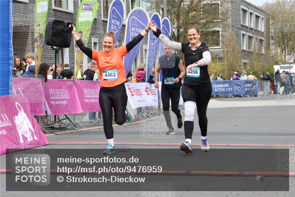 12.04.2026 - 45. Internationalen Wilhelmsburger Insellauf Strokosch-Dieckow http://msf.ph/oto/9476959 12.04.2026 13:31:09 Ziel 4456, 4463, 5815 meine-sportfotos.de