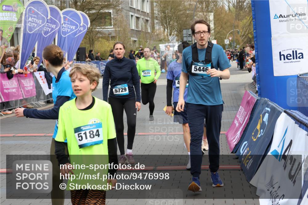 12.04.2026 - 45. Internationalen Wilhelmsburger Insellauf Strokosch-Dieckow http://msf.ph/oto/9476998 12.04.2026 12:57:00 Ziel 5446, 4859, 5729, 5134, 3620, 4848, 5410 meine-sportfotos.de