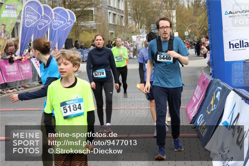 12.04.2026 - 45. Internationalen Wilhelmsburger Insellauf Strokosch-Dieckow http://msf.ph/oto/9477013 12.04.2026 12:57:00 Ziel 5446, 4859, 5729, 5134, 3620, 4848, 5410 meine-sportfotos.de