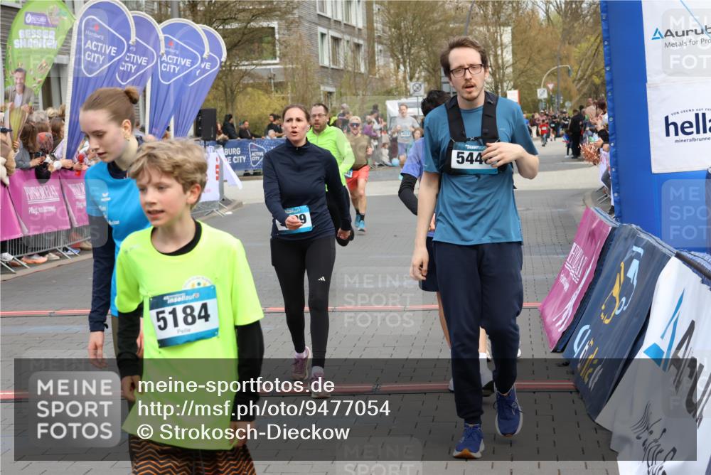 12.04.2026 - 45. Internationalen Wilhelmsburger Insellauf Strokosch-Dieckow http://msf.ph/oto/9477054 12.04.2026 12:57:00 Ziel 5446, 4859, 5729, 5134, 3620, 4848, 5410 meine-sportfotos.de
