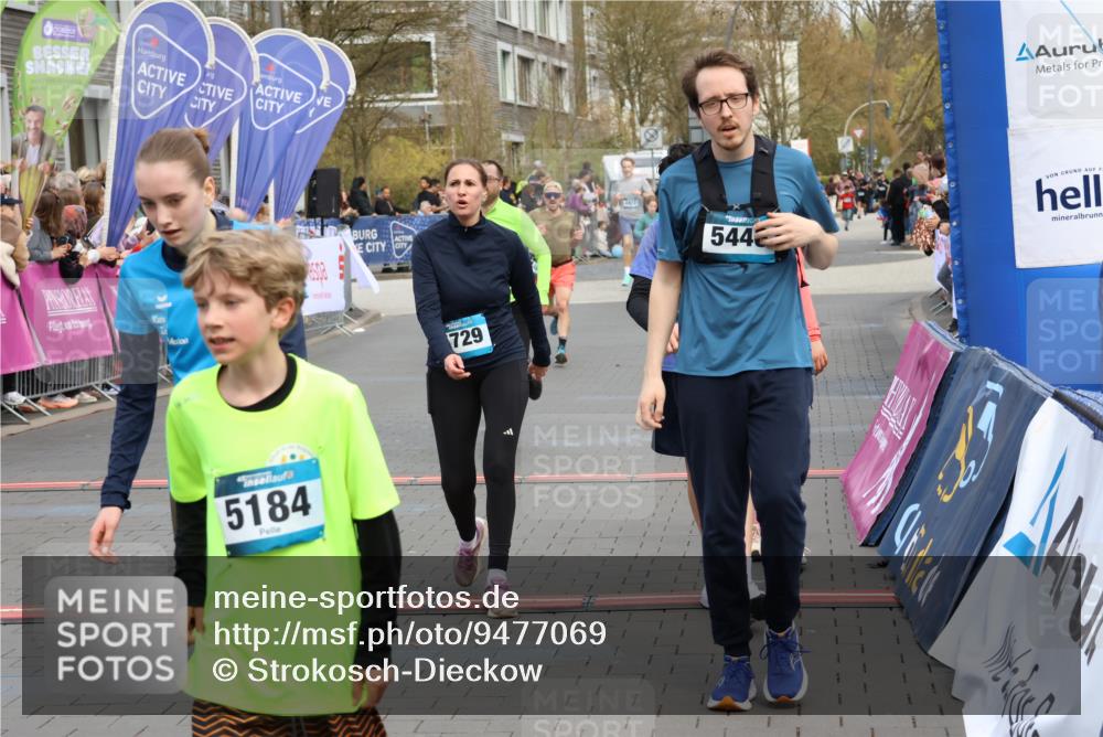 12.04.2026 - 45. Internationalen Wilhelmsburger Insellauf Strokosch-Dieckow http://msf.ph/oto/9477069 12.04.2026 12:57:00 Ziel 5446, 4859, 5729, 5134, 3620, 4848, 5410 meine-sportfotos.de