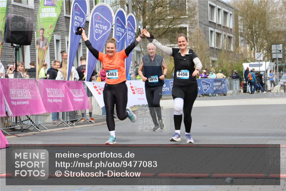 12.04.2026 - 45. Internationalen Wilhelmsburger Insellauf Strokosch-Dieckow http://msf.ph/oto/9477083 12.04.2026 13:31:09 Ziel 4456, 4463, 5815 meine-sportfotos.de