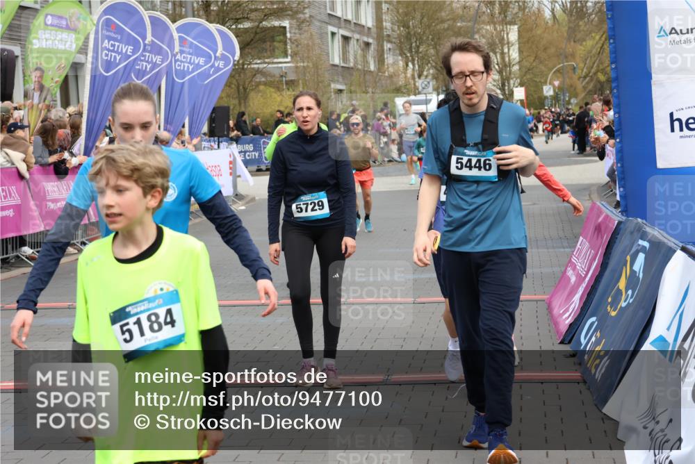 12.04.2026 - 45. Internationalen Wilhelmsburger Insellauf Strokosch-Dieckow http://msf.ph/oto/9477100 12.04.2026 12:57:00 Ziel 5446, 4859, 5729, 5134, 3620, 4848, 5410 meine-sportfotos.de