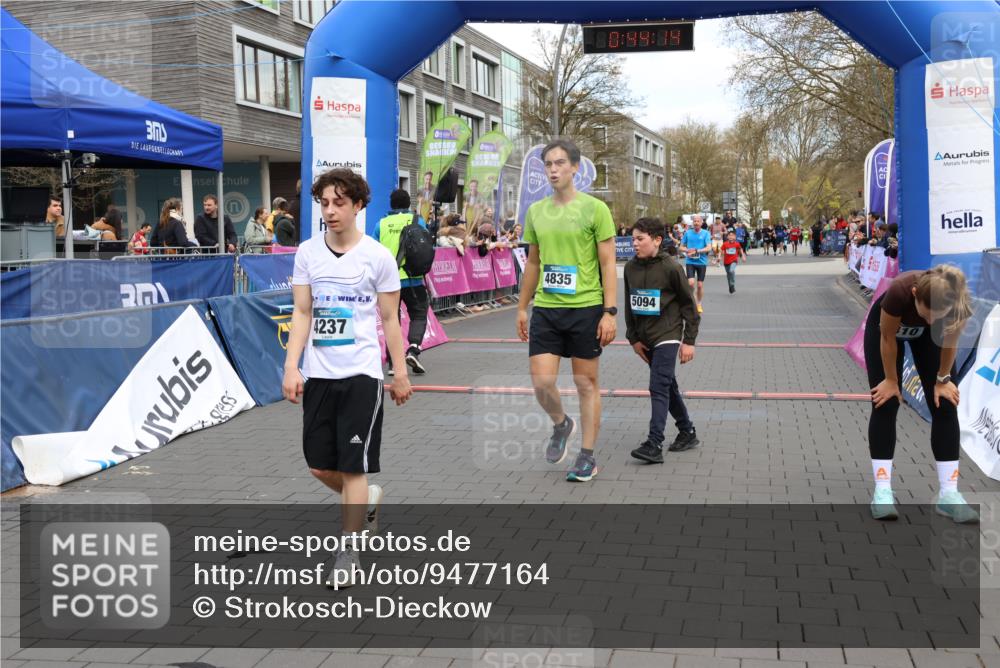 12.04.2026 - 45. Internationalen Wilhelmsburger Insellauf Strokosch-Dieckow http://msf.ph/oto/9477164 12.04.2026 12:57:13 Ziel 5094, 4835, 5141, 5549, 5163 meine-sportfotos.de