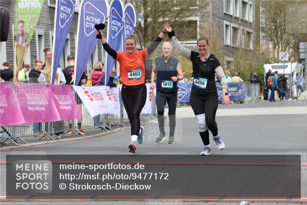 12.04.2026 - 45. Internationalen Wilhelmsburger Insellauf Strokosch-Dieckow http://msf.ph/oto/9477172 12.04.2026 13:31:08 Ziel 4456, 4463, 5815 meine-sportfotos.de