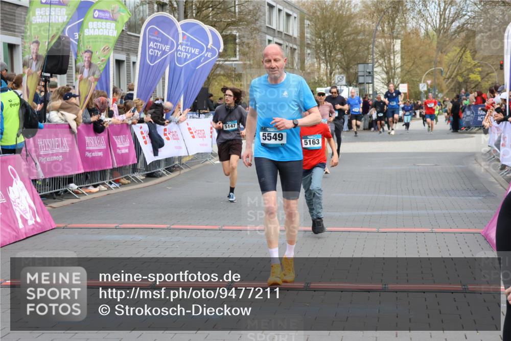 12.04.2026 - 45. Internationalen Wilhelmsburger Insellauf Strokosch-Dieckow http://msf.ph/oto/9477211 12.04.2026 12:57:17 Ziel 5141, 5549, 5163, 5147, 3600 meine-sportfotos.de