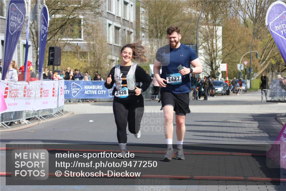 12.04.2026 - 45. Internationalen Wilhelmsburger Insellauf Strokosch-Dieckow http://msf.ph/oto/9477250 12.04.2026 11:36:51 Ziel 2428, 2427 meine-sportfotos.de