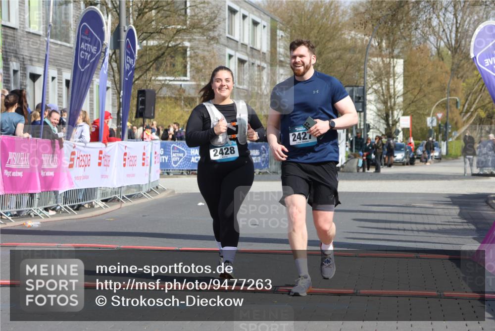 12.04.2026 - 45. Internationalen Wilhelmsburger Insellauf Strokosch-Dieckow http://msf.ph/oto/9477263 12.04.2026 11:36:52 Ziel 2428, 2427 meine-sportfotos.de