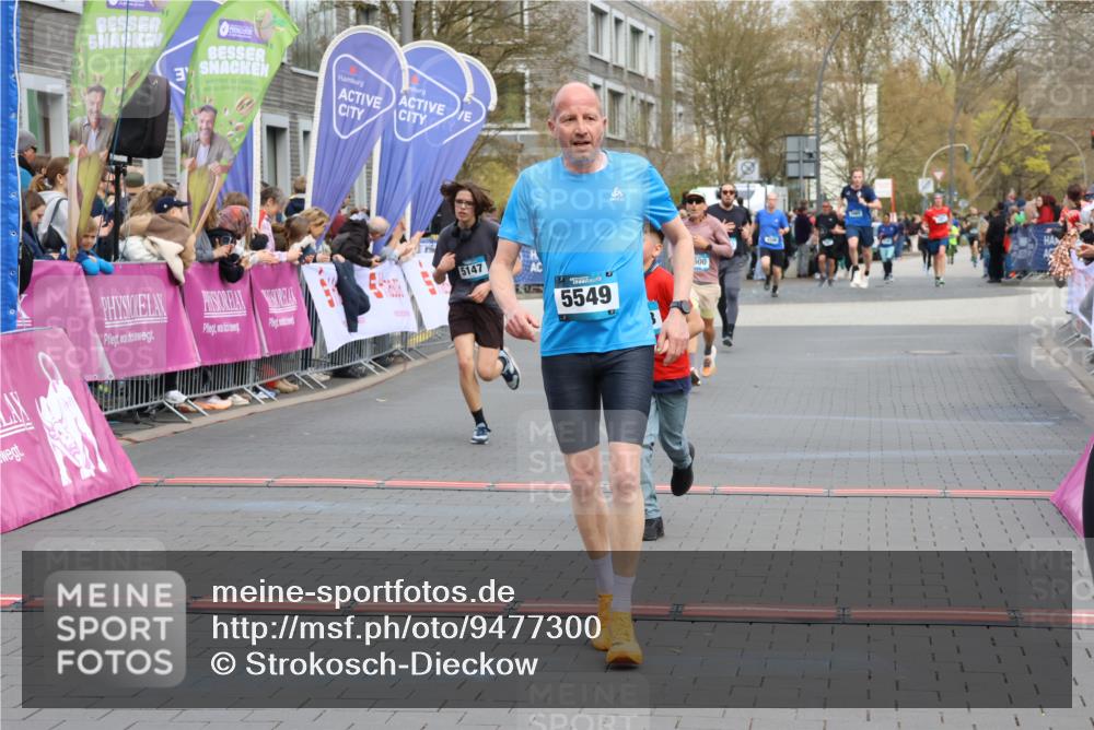 12.04.2026 - 45. Internationalen Wilhelmsburger Insellauf Strokosch-Dieckow http://msf.ph/oto/9477300 12.04.2026 12:57:17 Ziel 5141, 5549, 5163, 5147, 3600 meine-sportfotos.de