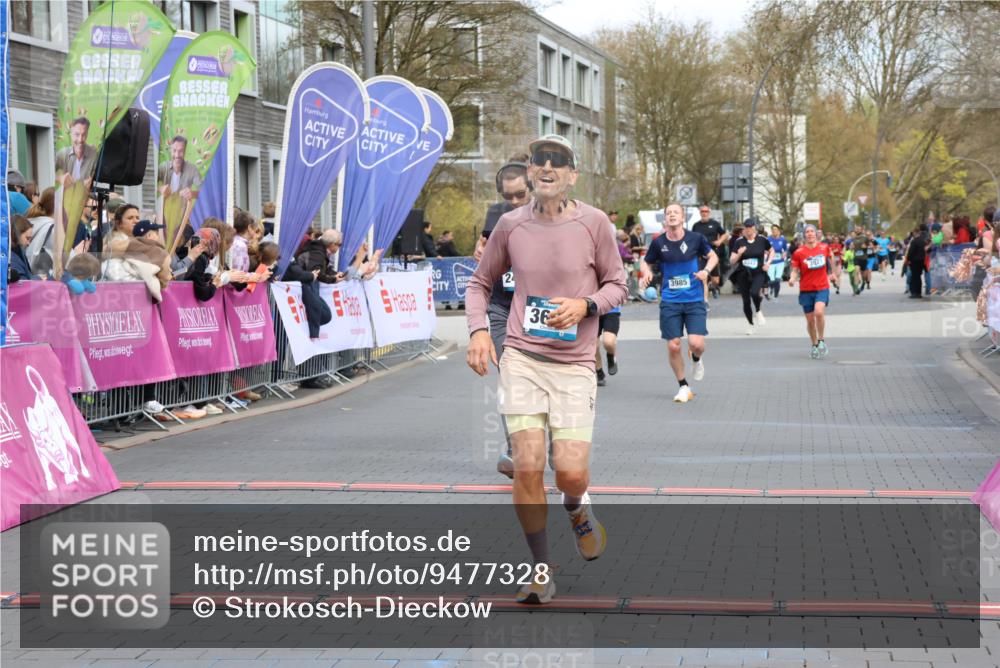 12.04.2026 - 45. Internationalen Wilhelmsburger Insellauf Strokosch-Dieckow http://msf.ph/oto/9477328 12.04.2026 12:57:22 Ziel 5147, 3600, 2491, 3985, 4598 meine-sportfotos.de