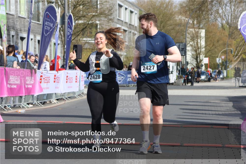 12.04.2026 - 45. Internationalen Wilhelmsburger Insellauf Strokosch-Dieckow http://msf.ph/oto/9477364 12.04.2026 11:36:53 Ziel 2428, 2427 meine-sportfotos.de