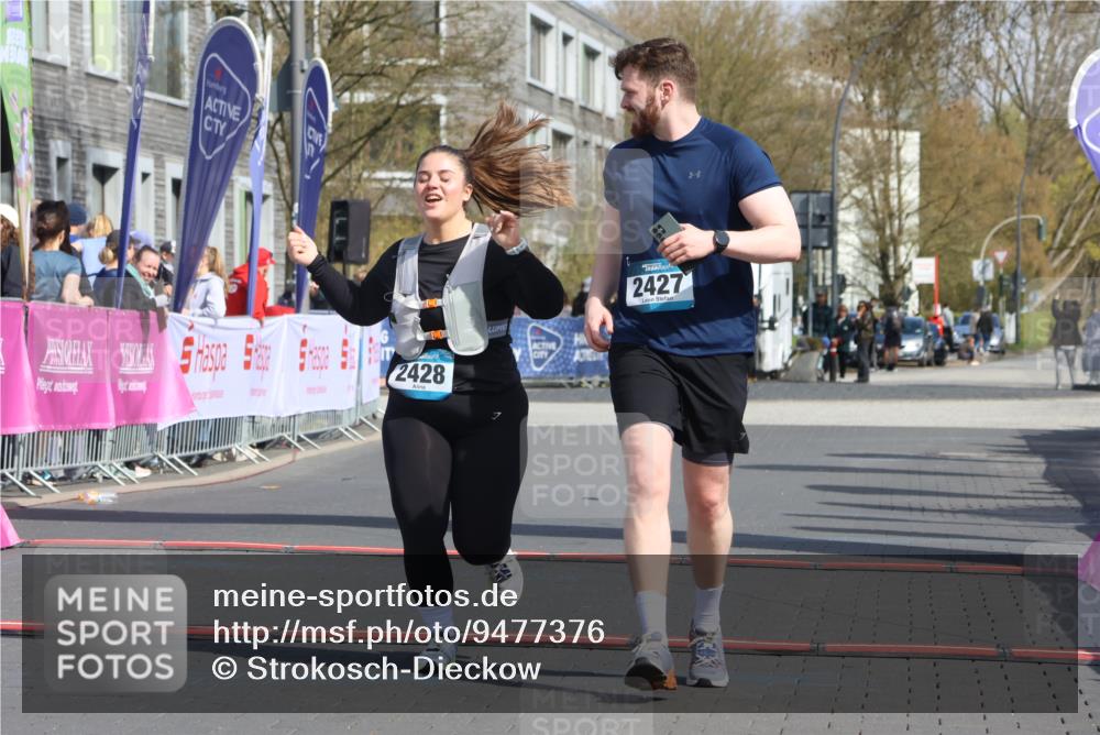 12.04.2026 - 45. Internationalen Wilhelmsburger Insellauf Strokosch-Dieckow http://msf.ph/oto/9477376 12.04.2026 11:36:53 Ziel 2428, 2427 meine-sportfotos.de