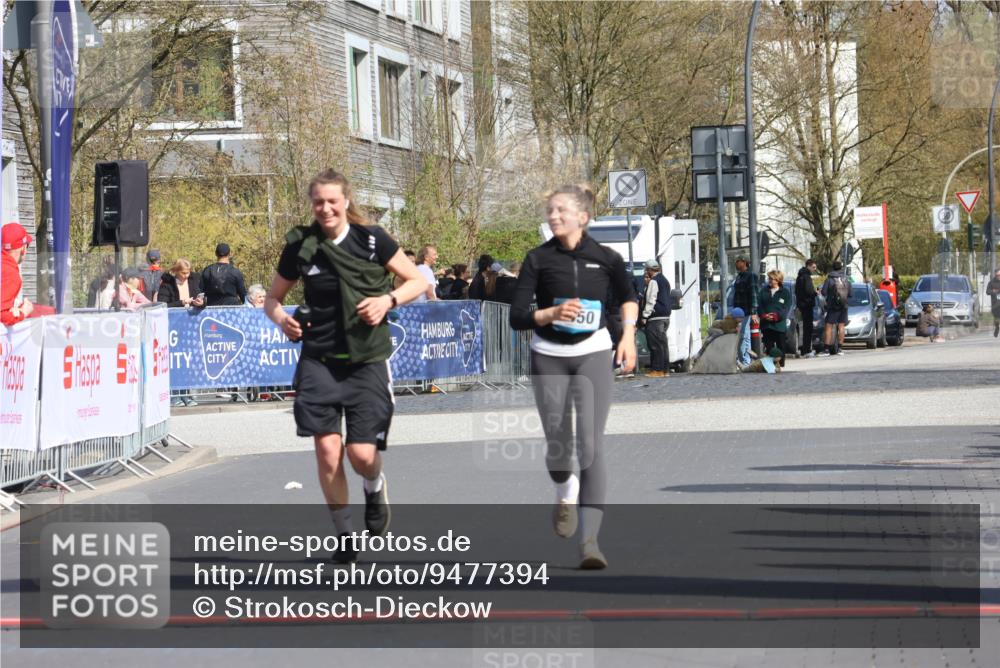 12.04.2026 - 45. Internationalen Wilhelmsburger Insellauf Strokosch-Dieckow http://msf.ph/oto/9477394 12.04.2026 11:37:44 Ziel 3050, 3051 meine-sportfotos.de