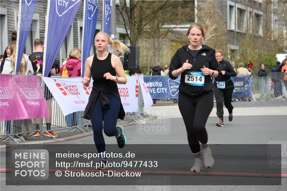 12.04.2026 - 45. Internationalen Wilhelmsburger Insellauf Strokosch-Dieckow http://msf.ph/oto/9477433 12.04.2026 13:30:56 Ziel 2514, 2515, 4324, 4429 meine-sportfotos.de