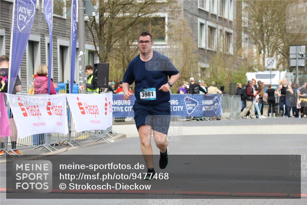 12.04.2026 - 45. Internationalen Wilhelmsburger Insellauf Strokosch-Dieckow http://msf.ph/oto/9477468 12.04.2026 13:30:42 Ziel 5241, 3981 meine-sportfotos.de