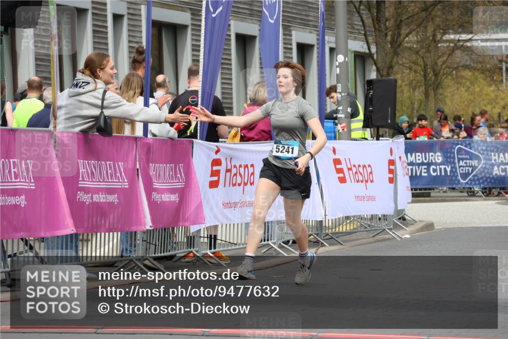 12.04.2026 - 45. Internationalen Wilhelmsburger Insellauf Strokosch-Dieckow http://msf.ph/oto/9477632 12.04.2026 13:30:36 Ziel 5241 meine-sportfotos.de