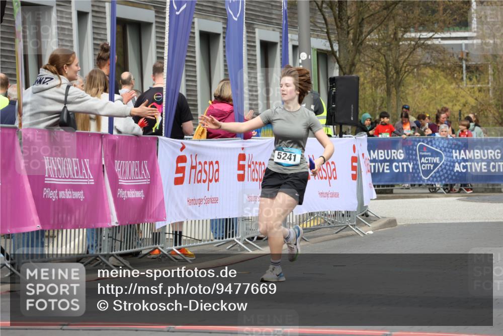 12.04.2026 - 45. Internationalen Wilhelmsburger Insellauf Strokosch-Dieckow http://msf.ph/oto/9477669 12.04.2026 13:30:36 Ziel 5241 meine-sportfotos.de