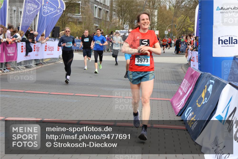 12.04.2026 - 45. Internationalen Wilhelmsburger Insellauf Strokosch-Dieckow http://msf.ph/oto/9477691 12.04.2026 12:57:39 Ziel 3973, 4853, 4569, 2624 meine-sportfotos.de