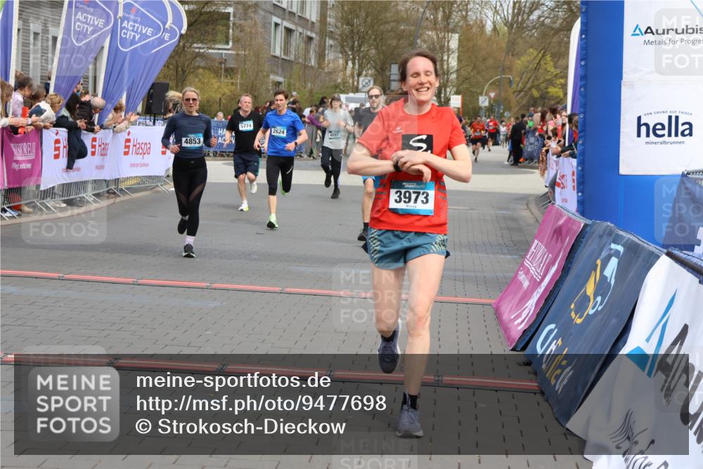 12.04.2026 - 45. Internationalen Wilhelmsburger Insellauf Strokosch-Dieckow http://msf.ph/oto/9477698 12.04.2026 12:57:39 Ziel 3973, 4853, 4569, 2624 meine-sportfotos.de