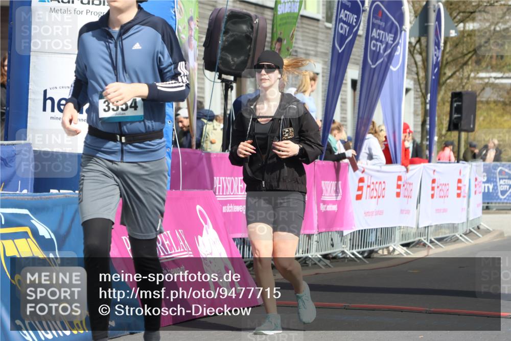 12.04.2026 - 45. Internationalen Wilhelmsburger Insellauf Strokosch-Dieckow http://msf.ph/oto/9477715 12.04.2026 11:39:07 Ziel 3354, 2955 meine-sportfotos.de