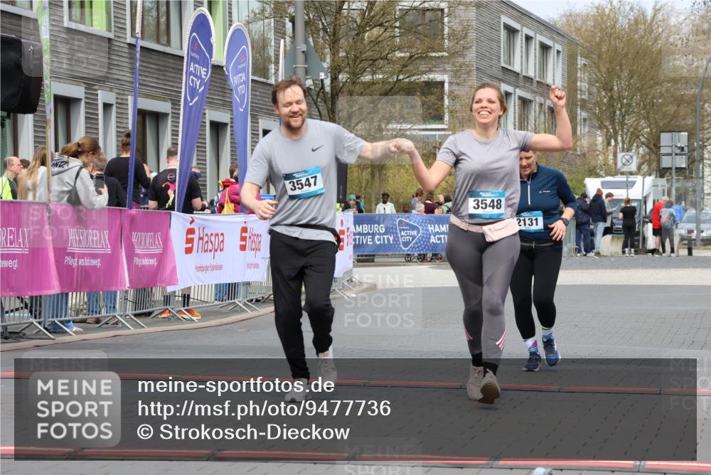 12.04.2026 - 45. Internationalen Wilhelmsburger Insellauf Strokosch-Dieckow http://msf.ph/oto/9477736 12.04.2026 13:30:12 Ziel 3547, 3548, 2131 meine-sportfotos.de
