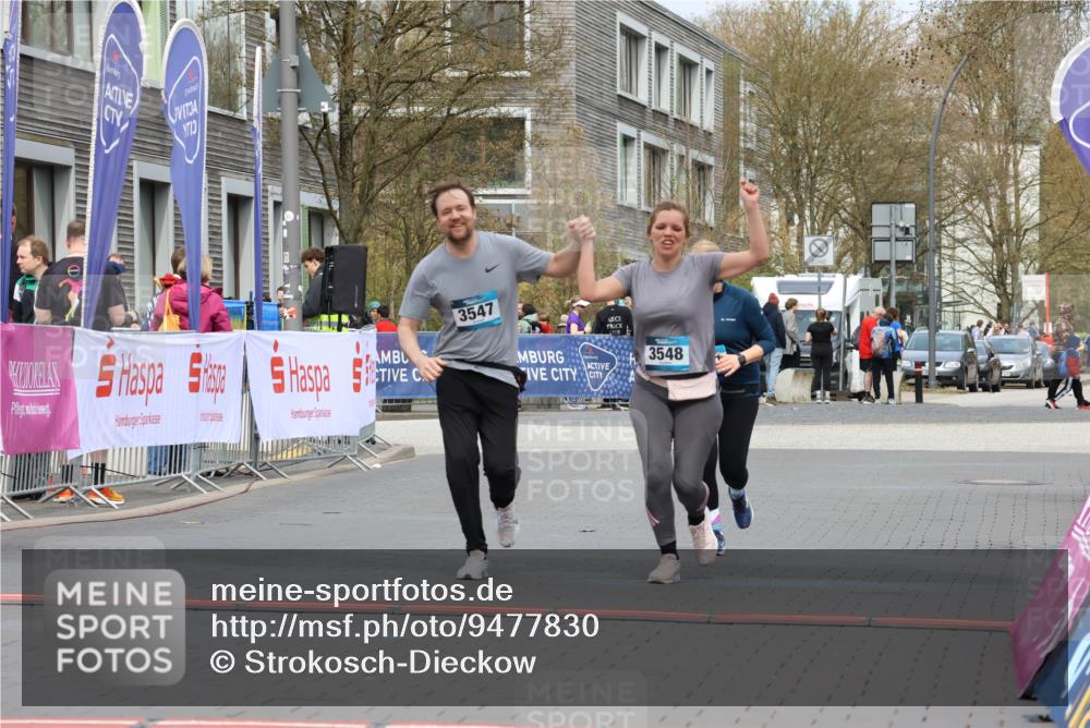 12.04.2026 - 45. Internationalen Wilhelmsburger Insellauf Strokosch-Dieckow http://msf.ph/oto/9477830 12.04.2026 13:30:11 Ziel 3648, 3547, 3548, 2131 meine-sportfotos.de